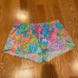 Run Around Shorts in Lovers Coral Size L